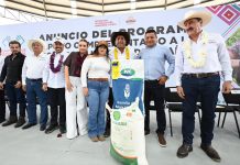 Gobernador Eduardo Ramírez entrega apoyos en Villaflores