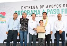 En Tuxtla Gutiérrez, Eduardo Ramírez y Paco Chacón entregan apoyos del programa A Paso Firme
